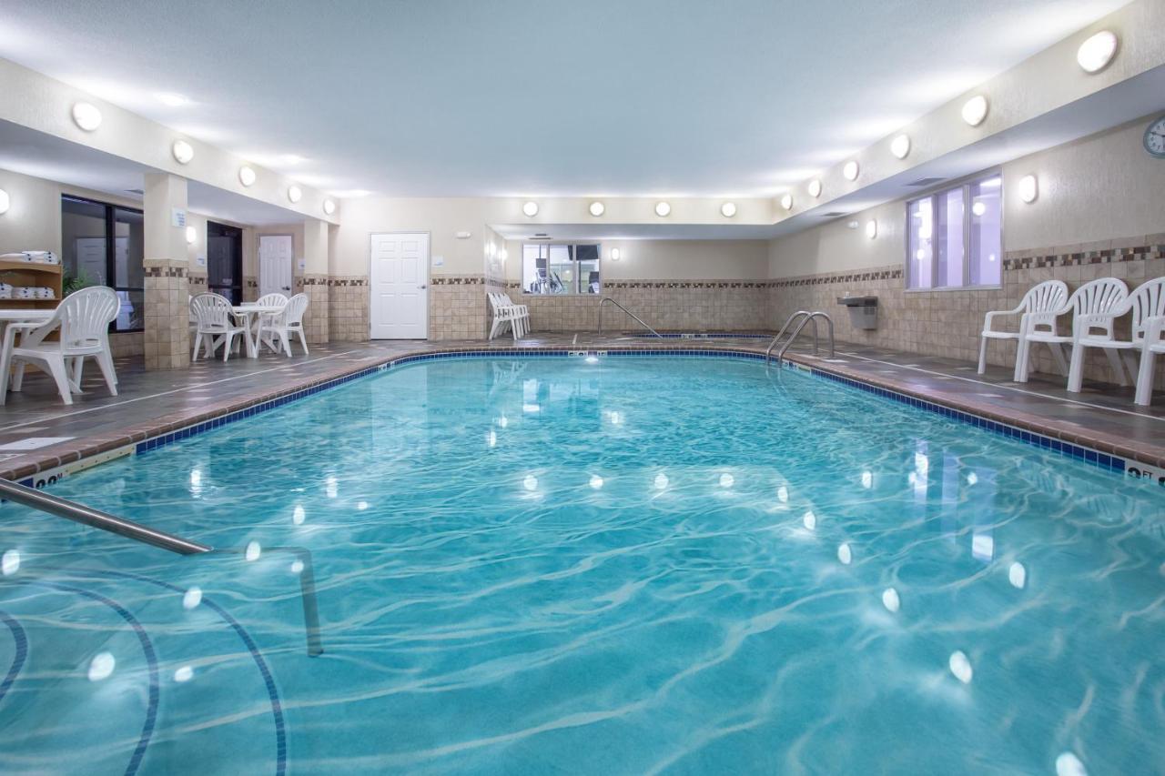 Holiday Inn Express Hotel & Suites Fort Collins By Ihg Bagian luar foto