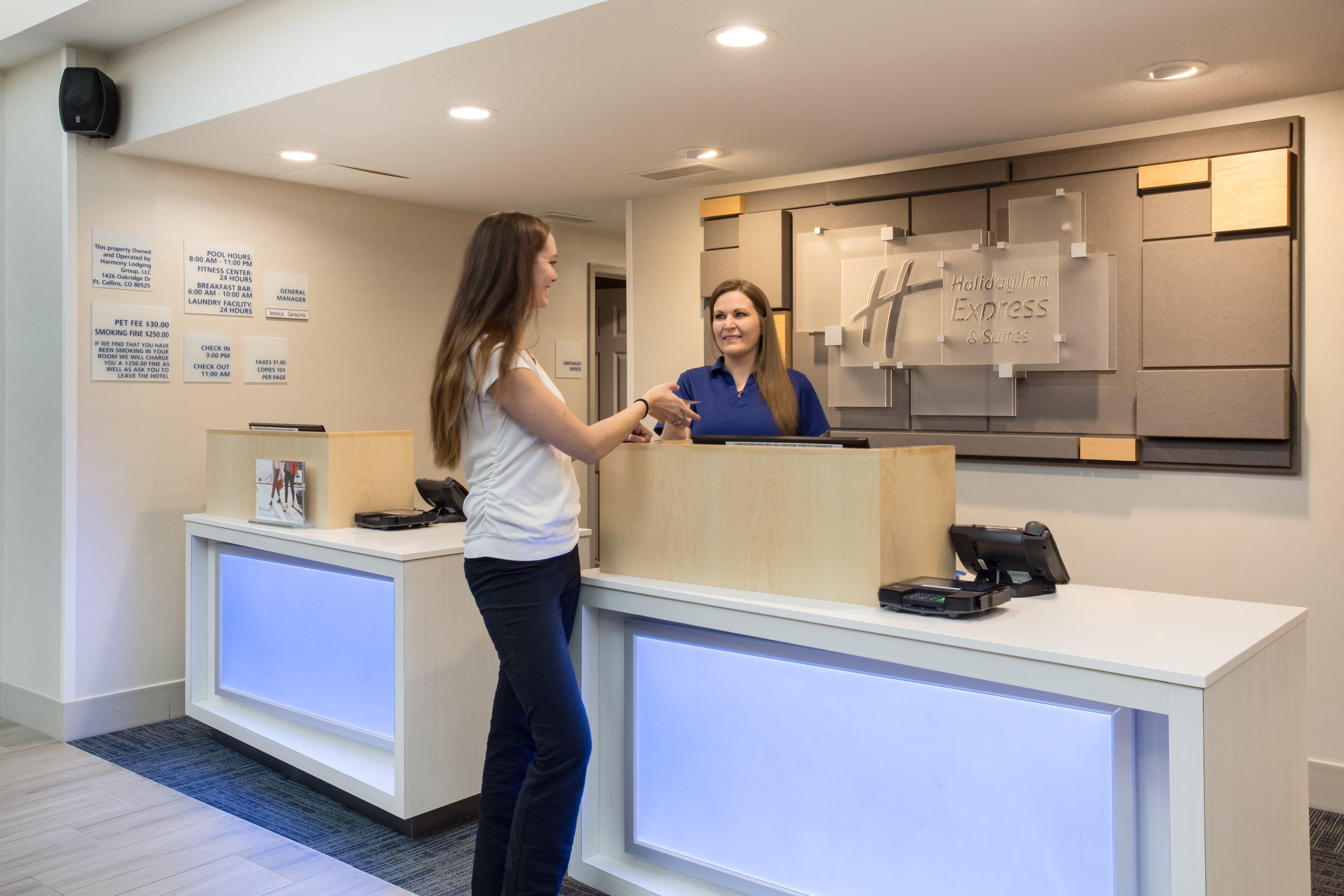 Holiday Inn Express Hotel & Suites Fort Collins By Ihg Bagian luar foto