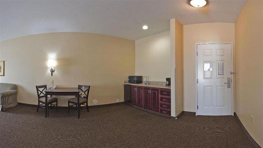 Holiday Inn Express Hotel & Suites Fort Collins By Ihg Bagian luar foto