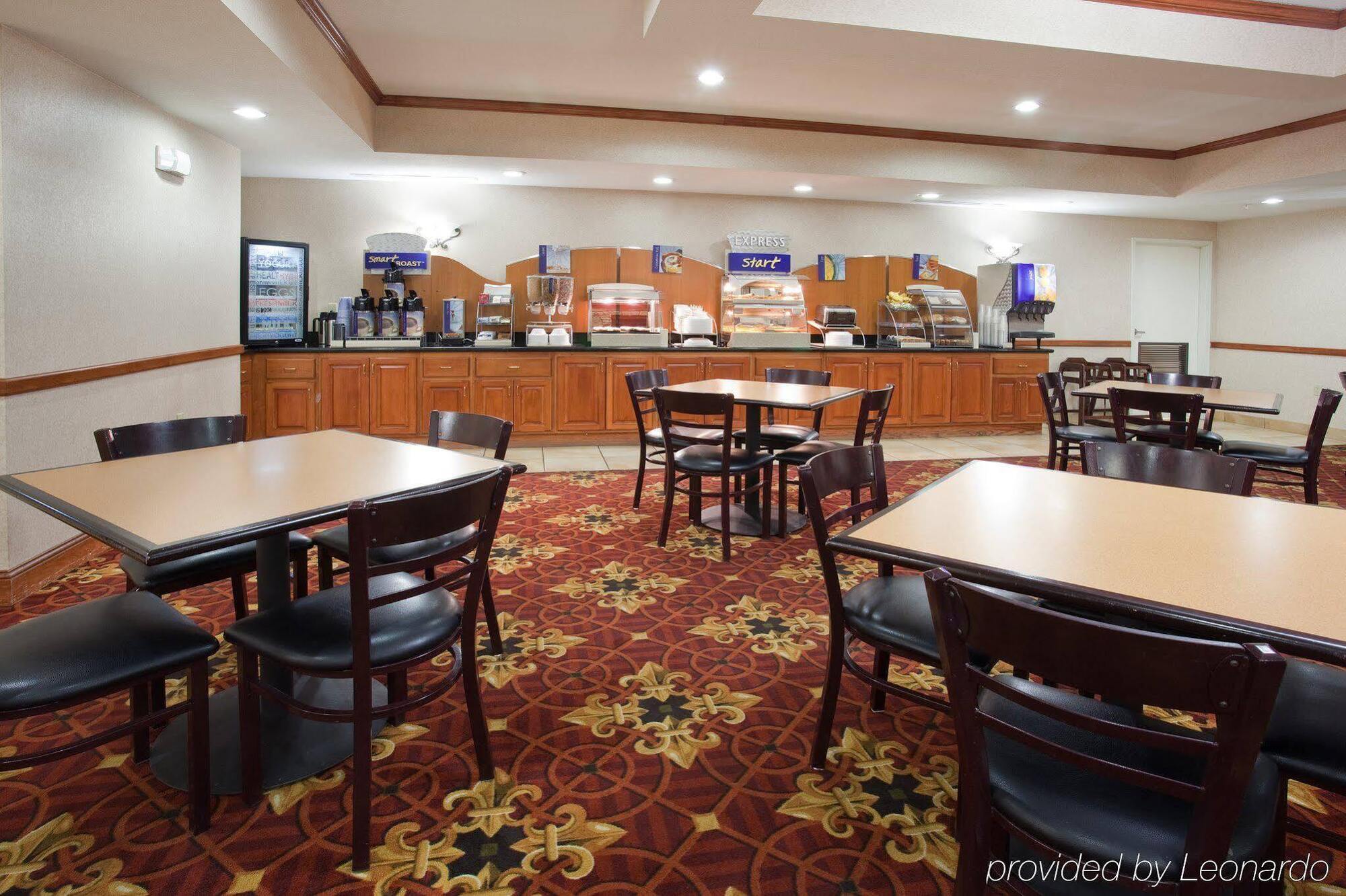 Holiday Inn Express Hotel & Suites Fort Collins By Ihg Bagian luar foto