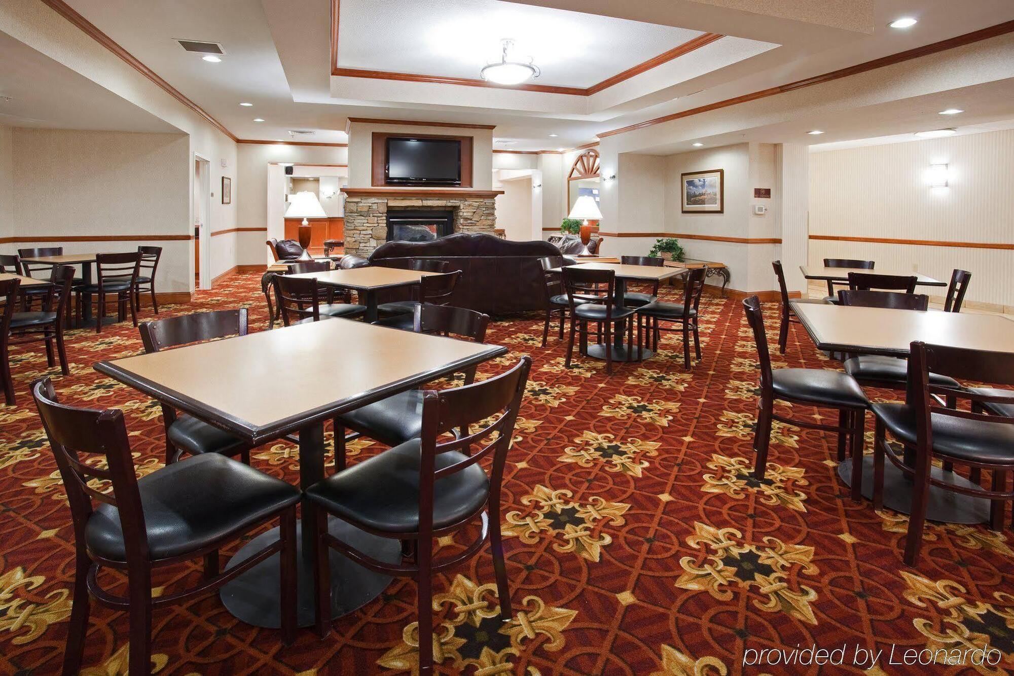 Holiday Inn Express Hotel & Suites Fort Collins By Ihg Bagian luar foto