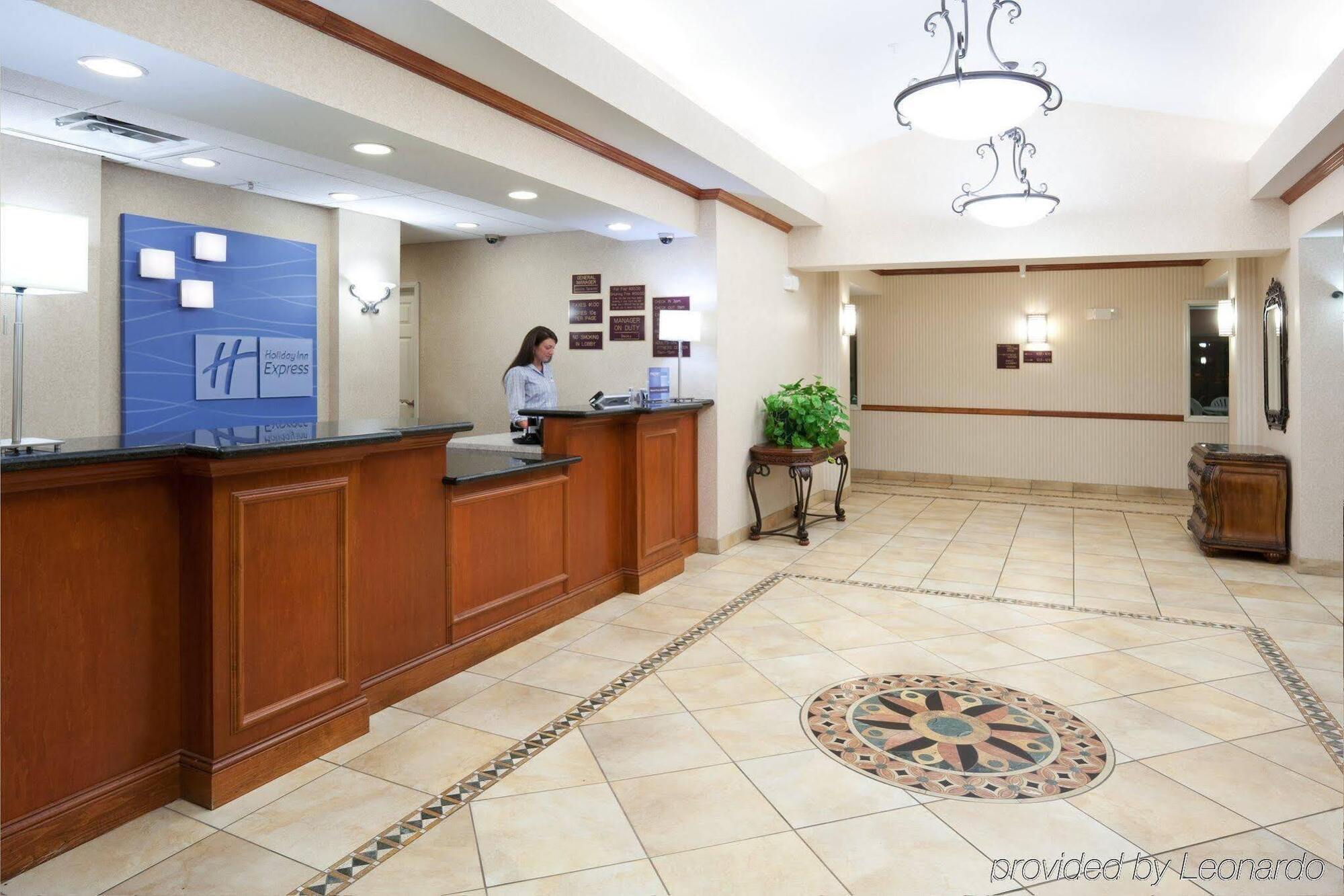 Holiday Inn Express Hotel & Suites Fort Collins By Ihg Bagian luar foto