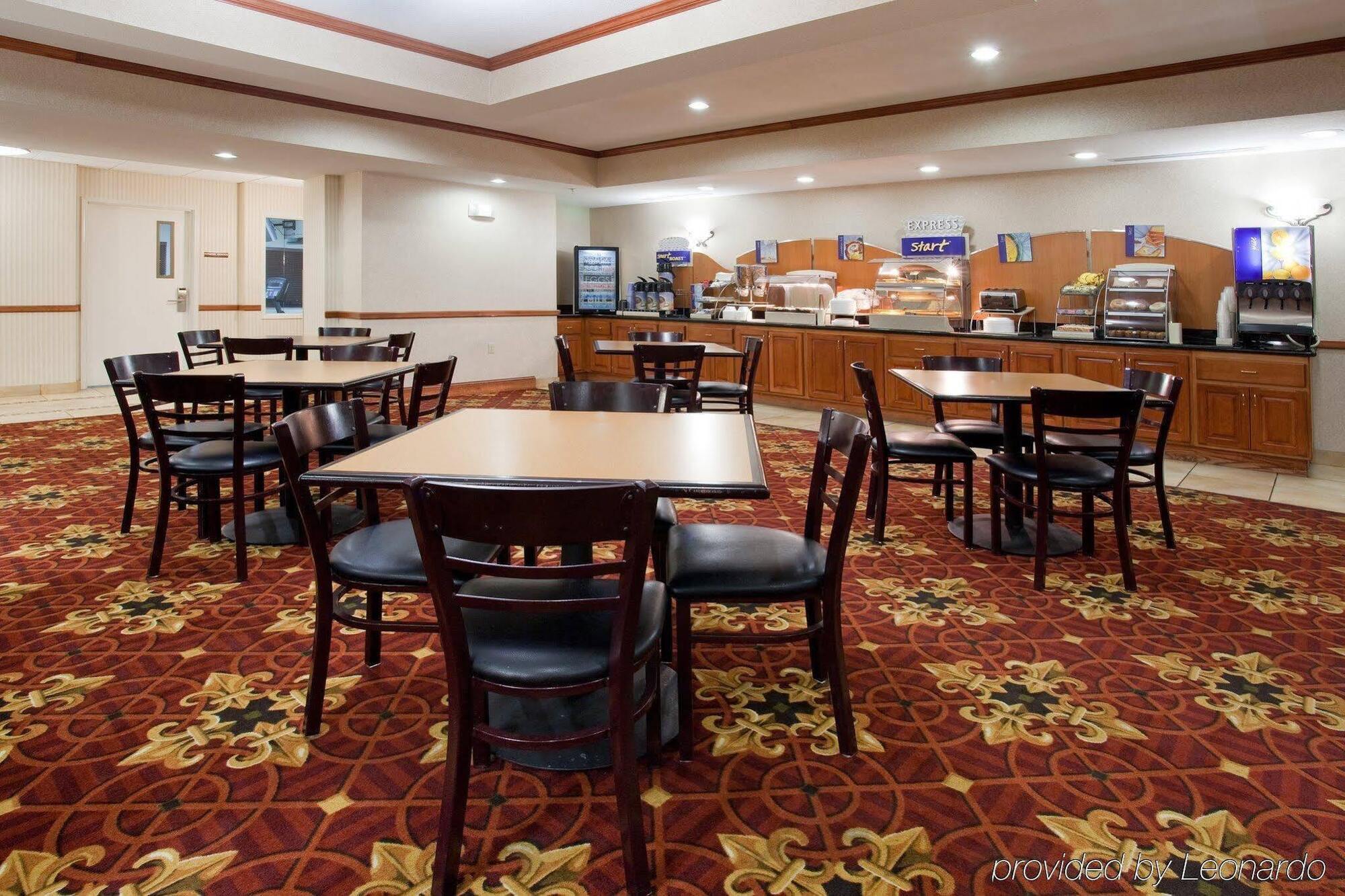 Holiday Inn Express Hotel & Suites Fort Collins By Ihg Bagian luar foto